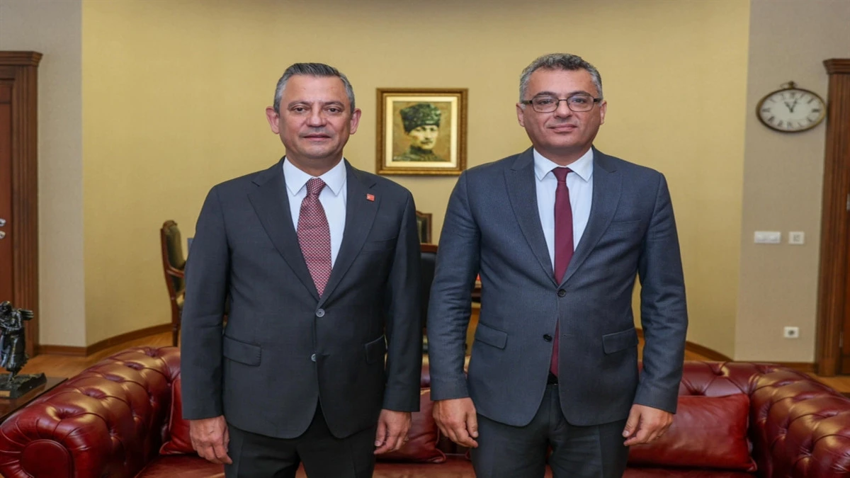 Özgür Özel: Kardeş partimiz CTP'nin lideri Tufan Erhürman'ı yürekten kutluyorum 