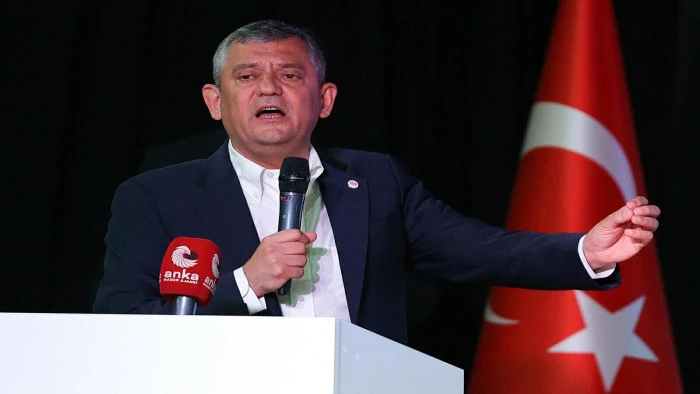 &Ouml;ZG&Uuml;R &Ouml;ZEL: YENİ PARTİ KARANLIĞA İNAT YAKILMIŞ BİR MUMDUR 