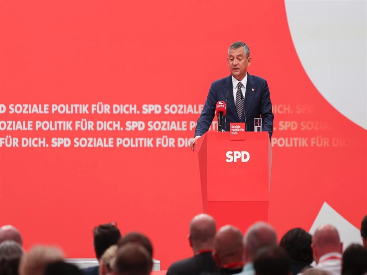 Özgür Özel'den Berlin'de Demokrasi Mesajı: “Kurtuluş yok tek başına!” 
