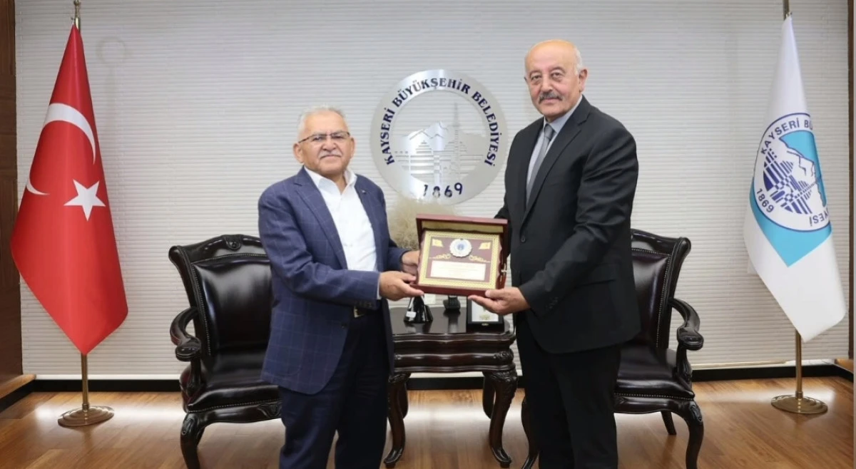Özvatan Heyetinden Büyükkılıç’a Hizmet Teşekkürü 