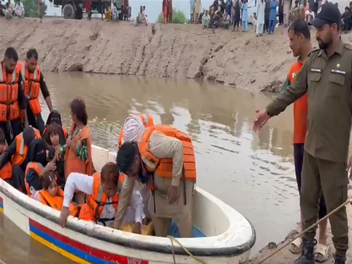 Pakistan’da muson yağmurları nedeniyle hayatını kaybedenlerin sayısı 905'e yükseldi 