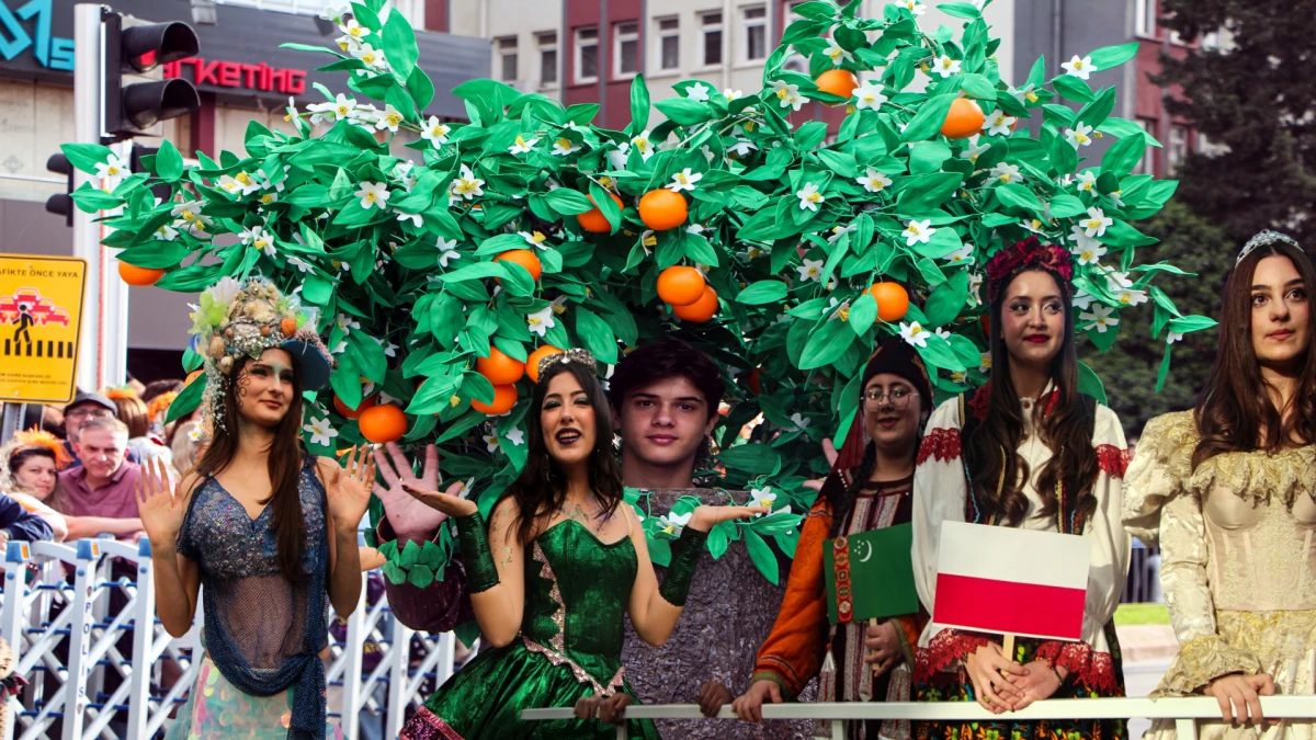 Portakal &Ccedil;i&ccedil;eği Karnavalı&rsquo;nın 14. Yılda Tarihi Katılım! 