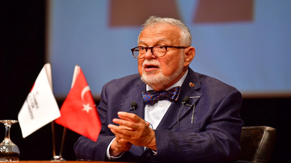 Prof. Dr. Celal Şeng&ouml;r&rsquo;den gen&ccedil;lere: Merak edin, &ouml;ğrenin, problemlerden yılmayın