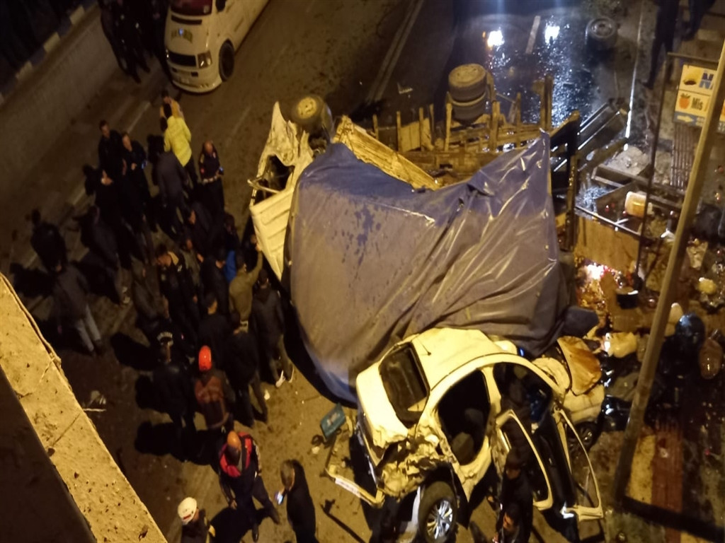 Şanlıurfa'da Freni Boşalan Kamyon Dehşet Sa&ccedil;tı: 3 &ouml;l&uuml;, 12 yaralı 