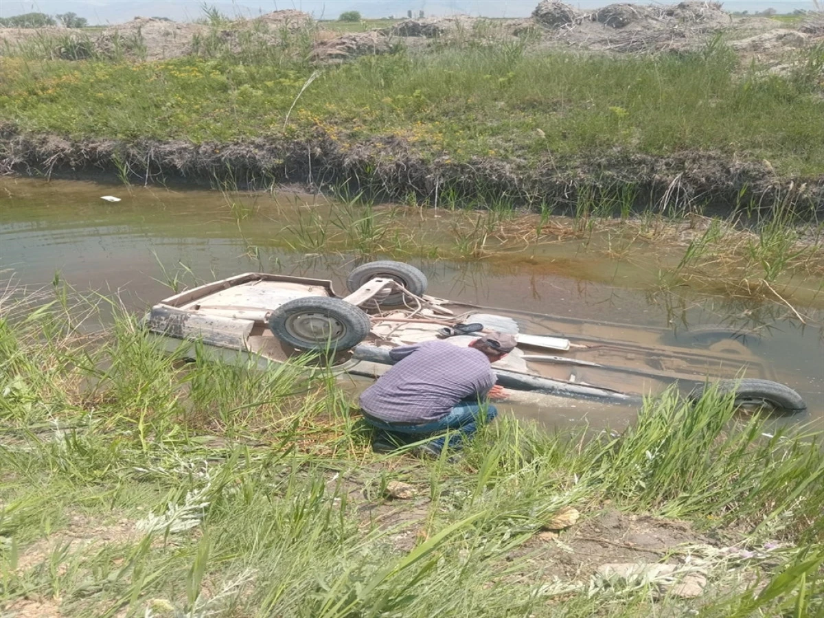 Satın aldığı kurbanlıkla evine dönerken kanala uçan otomobilinde yaşamını yitirdi 