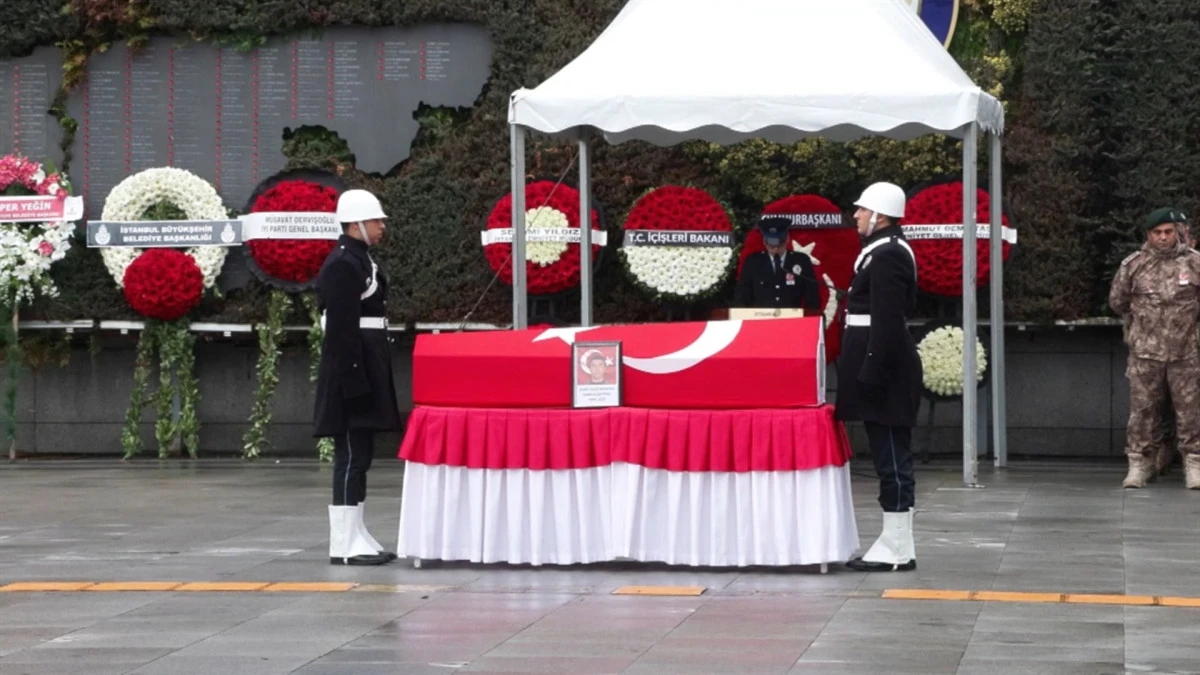 Şehit polis Emre Albayrak’a hüzünlü veda: 'Canından geçti, yemininden geçmedi'   