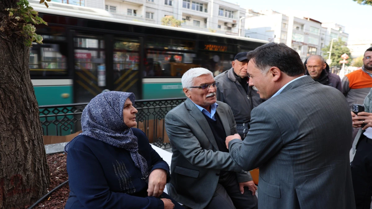 Şehrin Valisi Halkın İçinde: 