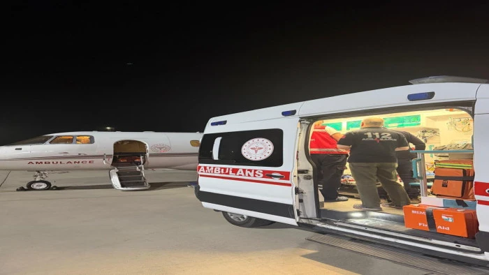 Siirt'te doğum sonrası anomali tespit edilen bebek, ambulans u&ccedil;akla İstanbul'a sevk edildi  