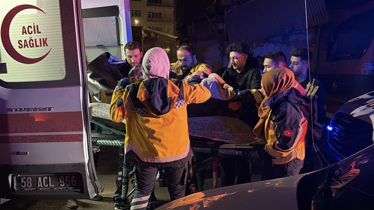 Sivas'ta Aile İ&ccedil;i Dehşet: Baba ve ağabeyini tabancayla &ouml;ld&uuml;rd&uuml;, babaannesini yaraladı 