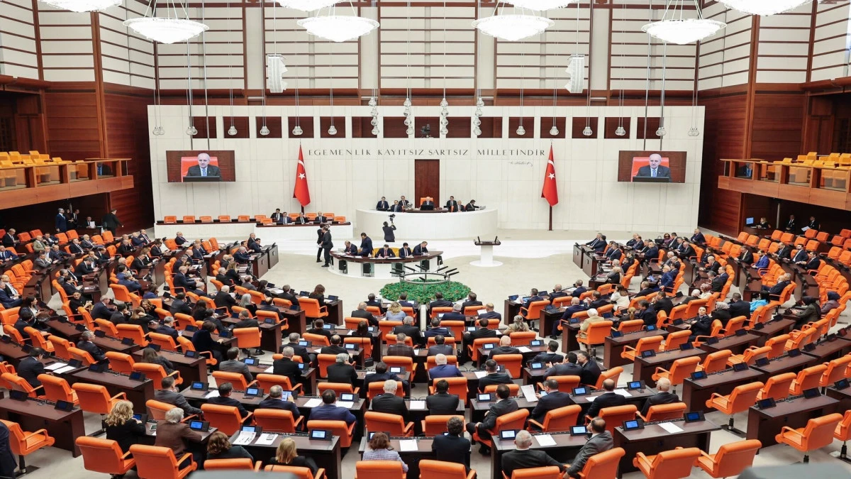 Su&ccedil;a s&uuml;r&uuml;klenen &ccedil;ocuklara ilişkin d&uuml;zenlemeleri i&ccedil;eren kanun teklifi, TBMM Genel Kurulu'nda kabul edildi 
