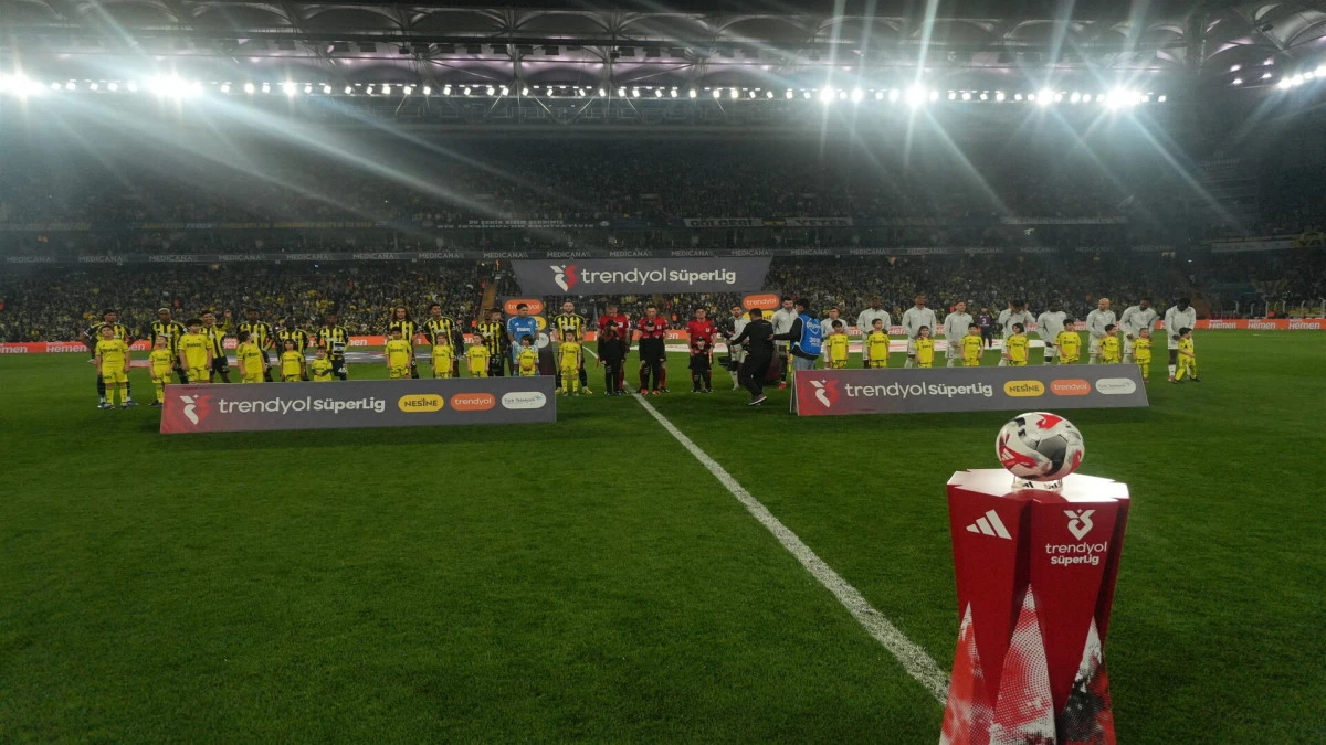 S&uuml;per Lig'de Derbi Sonucu: Fenerbah&ccedil;e 1, Beşiktaş 0 