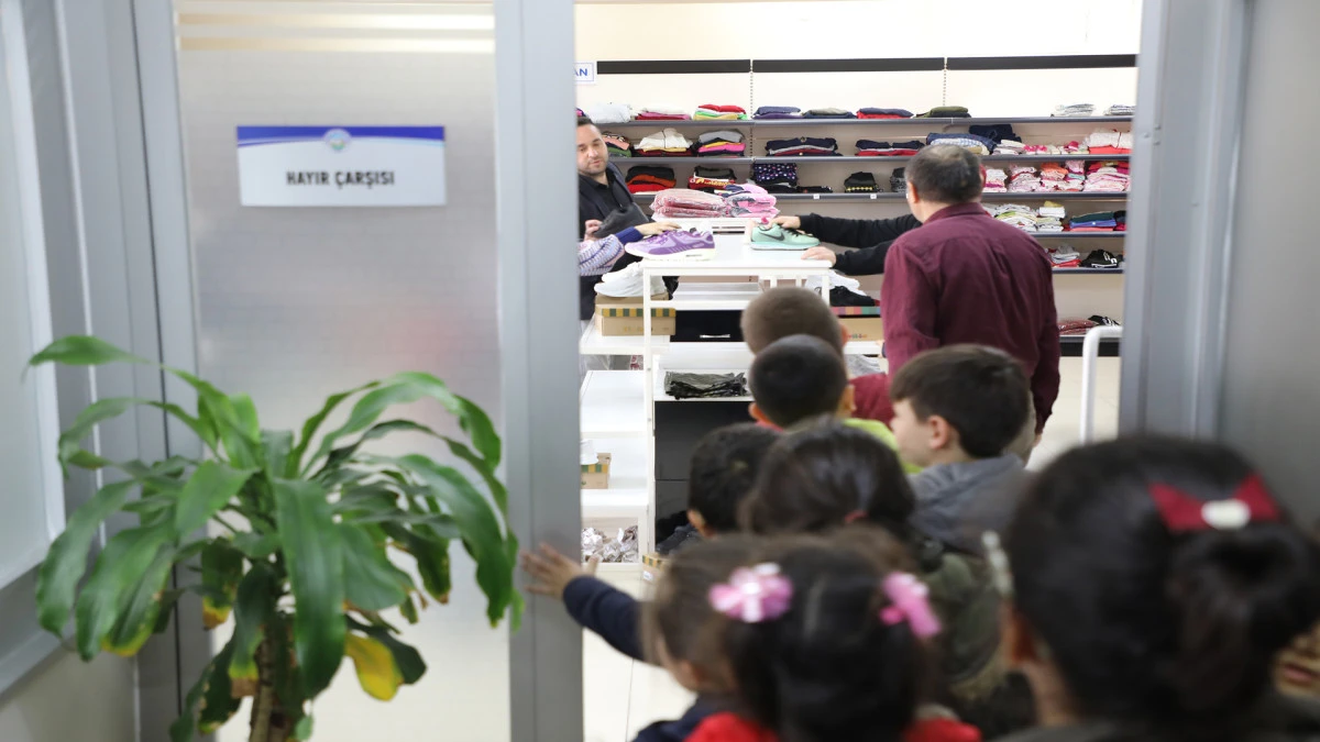 Talas Belediyesi&rsquo;nden 70 &Ouml;ks&uuml;z ve Yetim &Ccedil;ocuğa Bayram Sevinci 