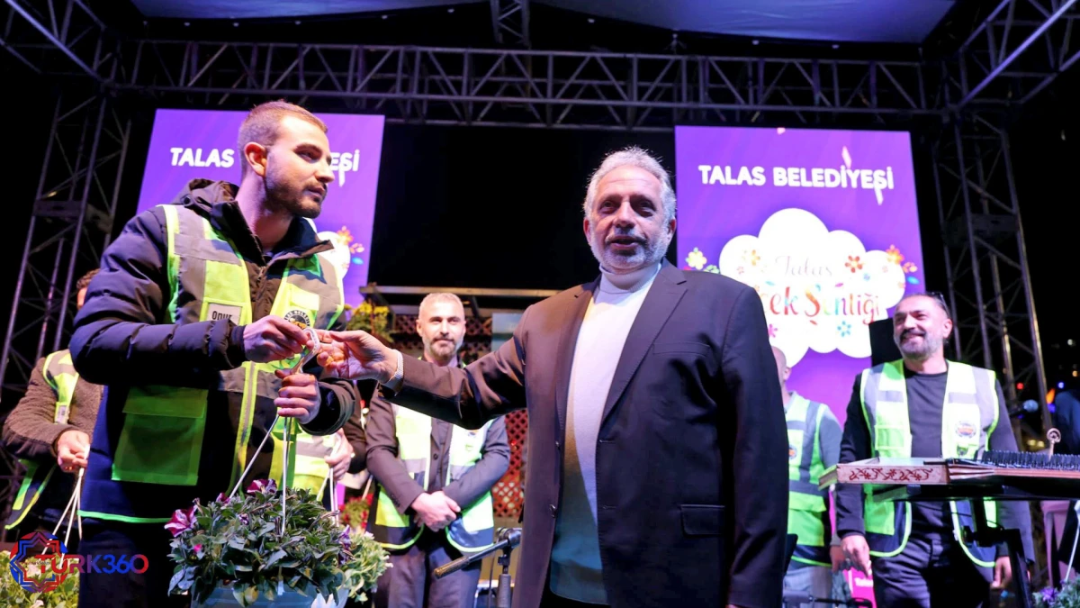 Talas &Ccedil;i&ccedil;ek Şenliği&rsquo;nde Grup Şantiye&rsquo;den Unutulmaz Gece 