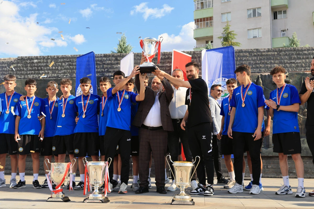 TALAS’IN ALTIN ÇOCUKLARI YİNE TARİH YAZDI 