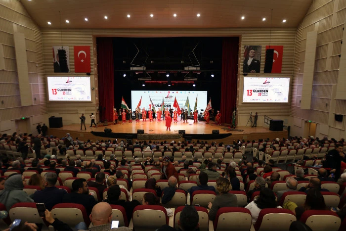 Talas&rsquo;ta T&uuml;rk D&uuml;nyası K&uuml;lt&uuml;r&uuml;n&uuml;n coşkusu yaşandı 