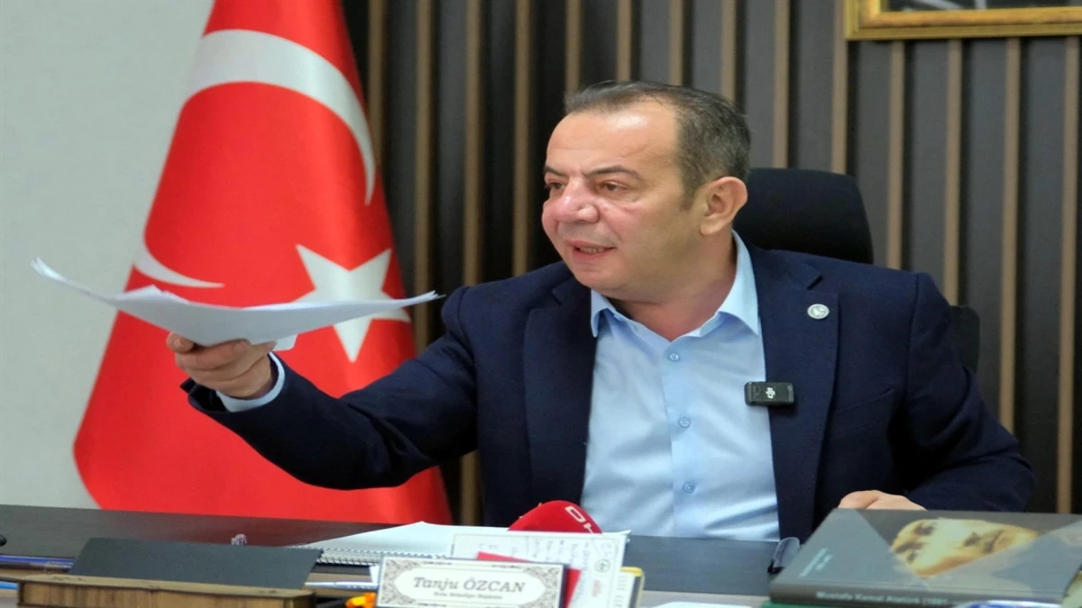 Tanju Özcan'a, Suriyeli sığınmacılara yönelik eylemleri nedeniyle yurtdışına çıkış yasağı 