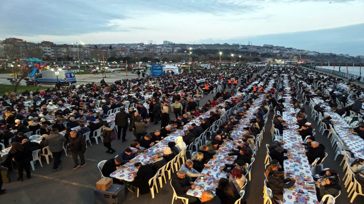 Tekirdağ sahilindeki iftar buluşmasına 8 bin kişi katıldı! 