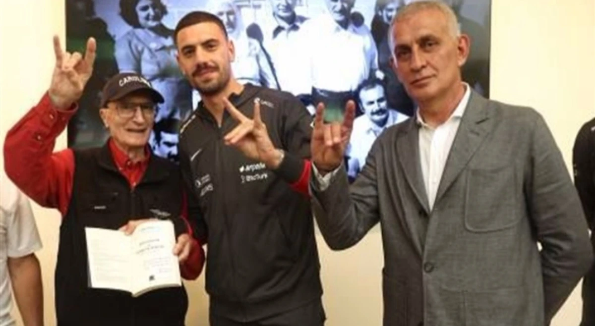 TFF Başkanı Hacıosmanoğlu ve A Milli Takım oyuncularından Aziz Sancar'a ziyaret! 
