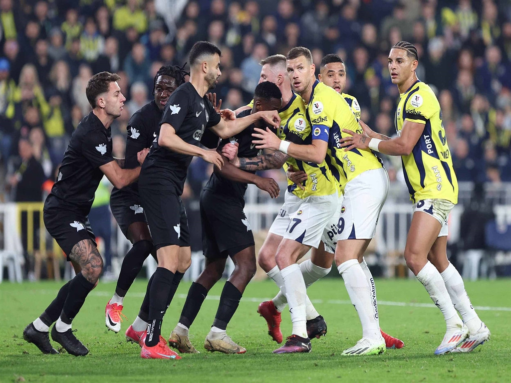 Trendyol S&uuml;per Lig: Fenerbah&ccedil;e: 3 - &Ccedil;aykur Rizespor: 2