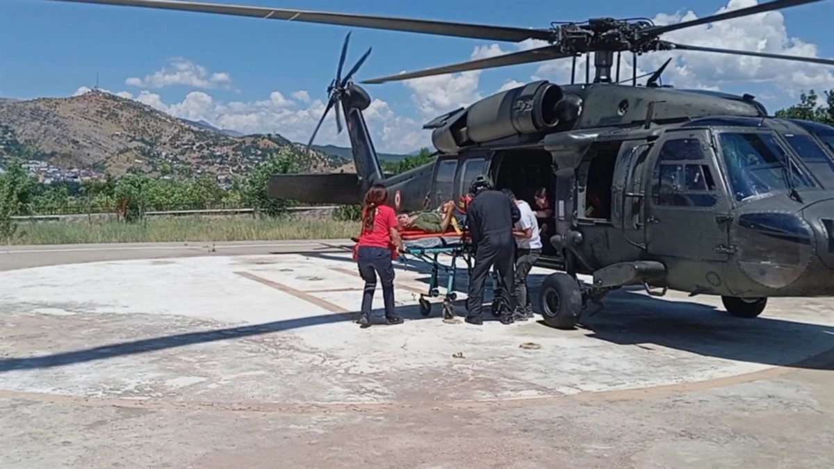 Tunceli&rsquo;de engerek yılanının ısırdığı kişi helikopterle hastaneye kaldırıldı 