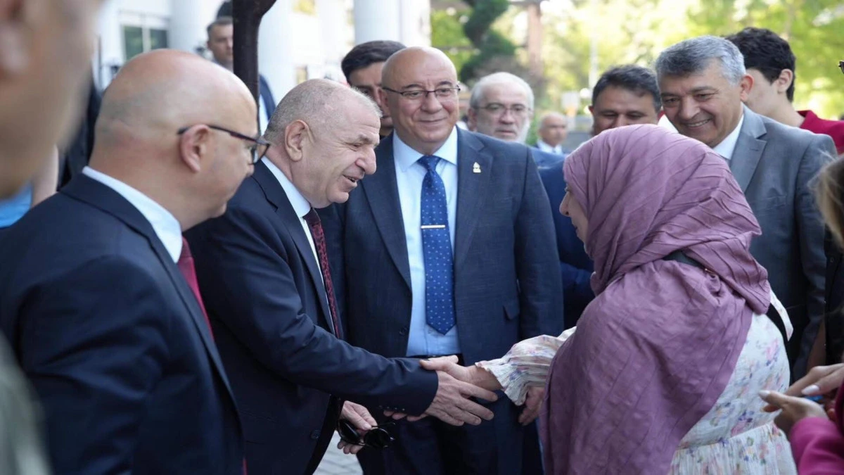 &Uuml;mit &Ouml;zdağ Kayseri&rsquo;de partililer ve vatandaşlarla buluştu