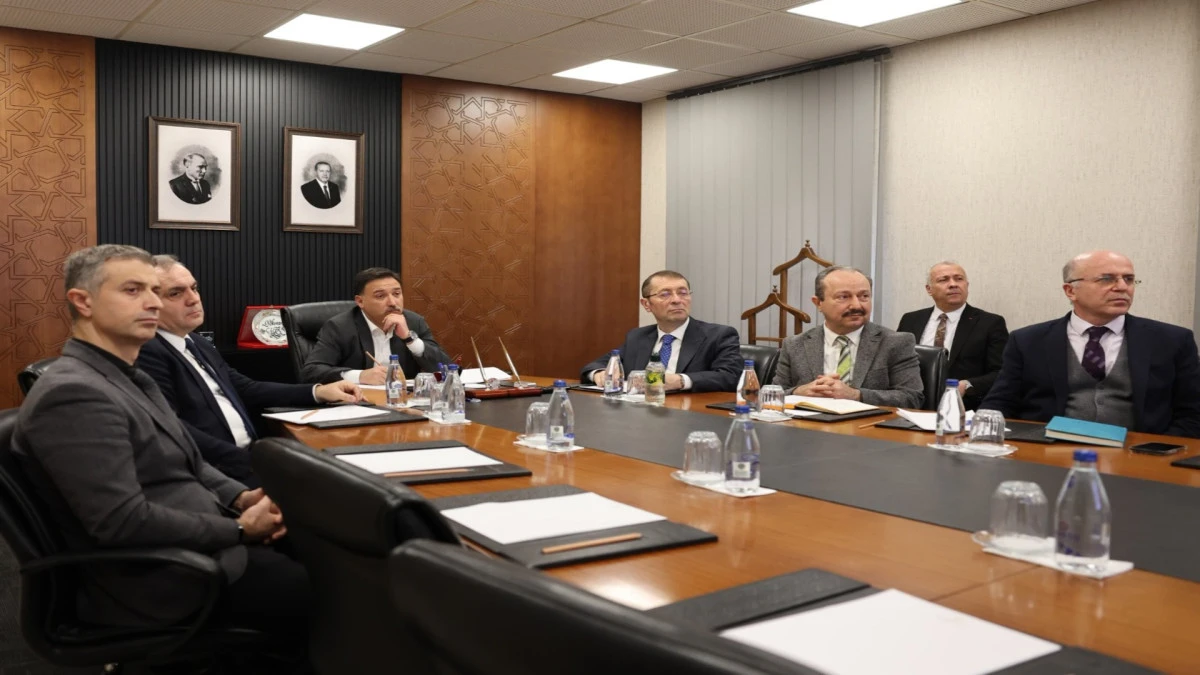 Vali &Ccedil;i&ccedil;ek başkanlığında sağlık hizmetleri kapasitesi değerlendirildi! 