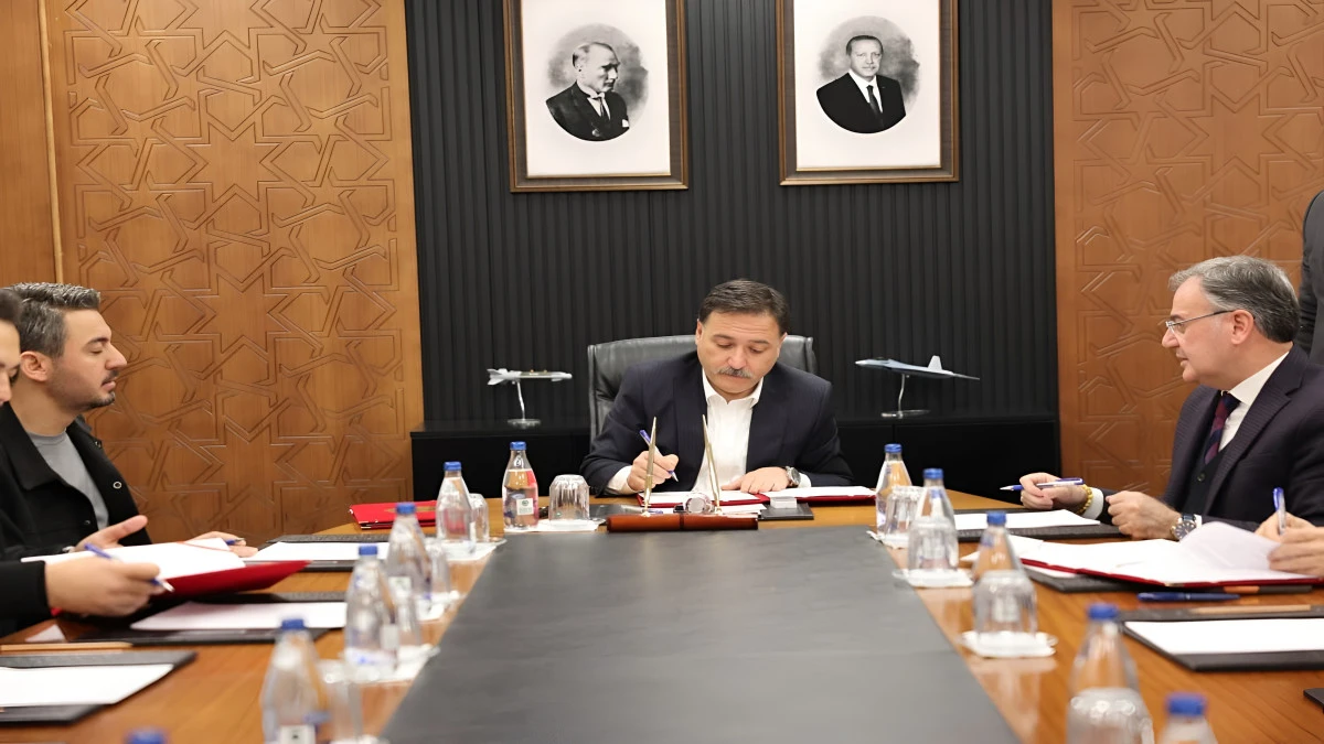 Vali &Ccedil;i&ccedil;ek Başkanlığında sağlık yatırımı protokolleri imzalandı!  