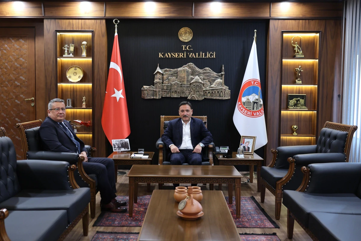 Vali &Ccedil;i&ccedil;ek, İl Emniyet M&uuml;d&uuml;r&uuml; Ergen&rsquo;i kabul etti