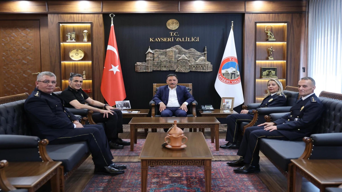 Vali &Ccedil;i&ccedil;ek, terfi eden emniyet m&uuml;d&uuml;rlerini kabul etti 