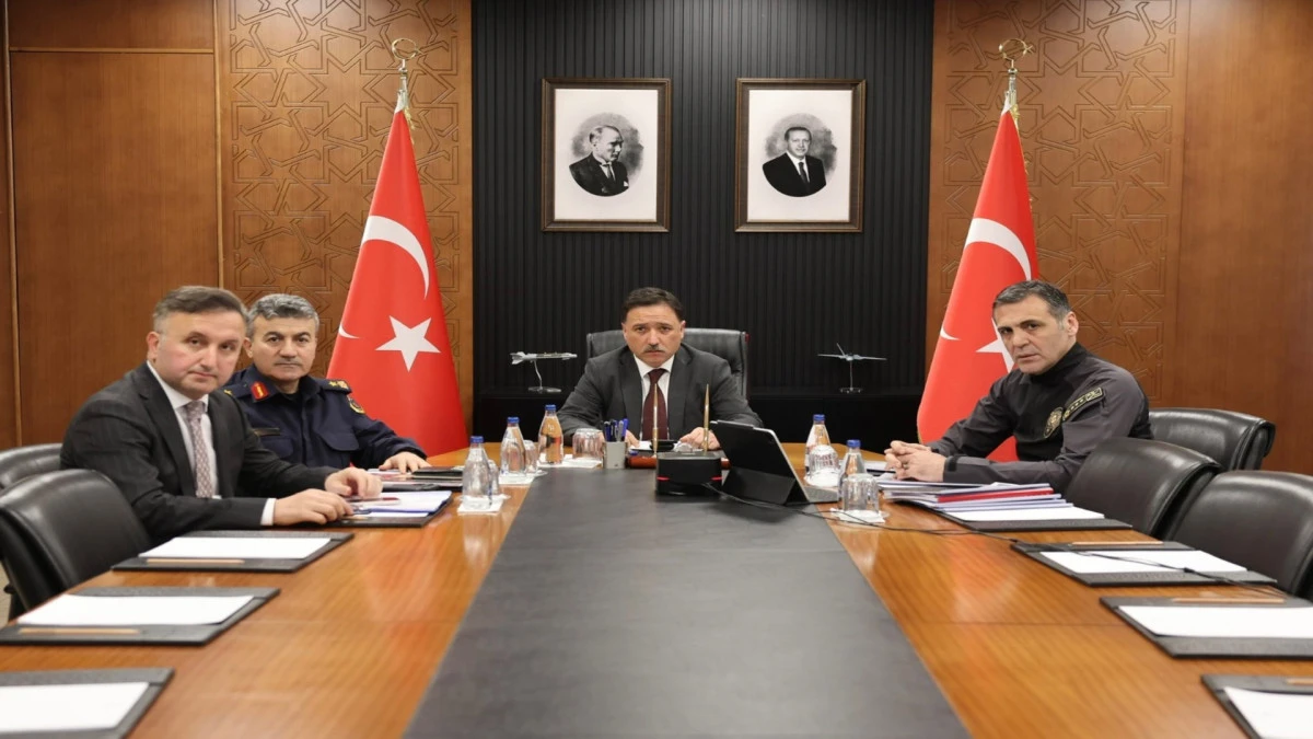 Vali &Ccedil;i&ccedil;ek ve beraberindeki heyet &ldquo;Okul G&uuml;venliği&rdquo; toplantısına katıldı! 