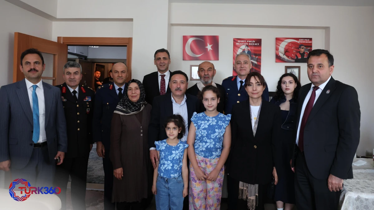 Vali &Ccedil;i&ccedil;ek&rsquo;ten Şehit Ailelerine Bayram Ziyareti 