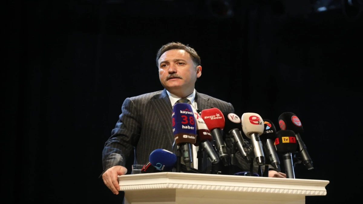 Vali G&ouml;kmen &Ccedil;i&ccedil;ek: "Bu Milletin Fertleri Kendisi İ&ccedil;in Değil, Koskoca Millet İ&ccedil;in Yaşıyor"