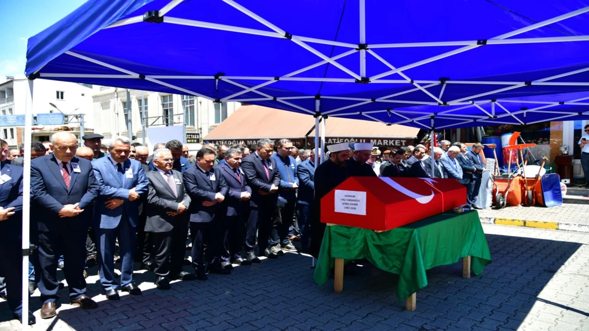 Vali Yardımcısı Şenol Esmer, Trabzon&rsquo;da Son Yolculuğuna Uğurlandı  