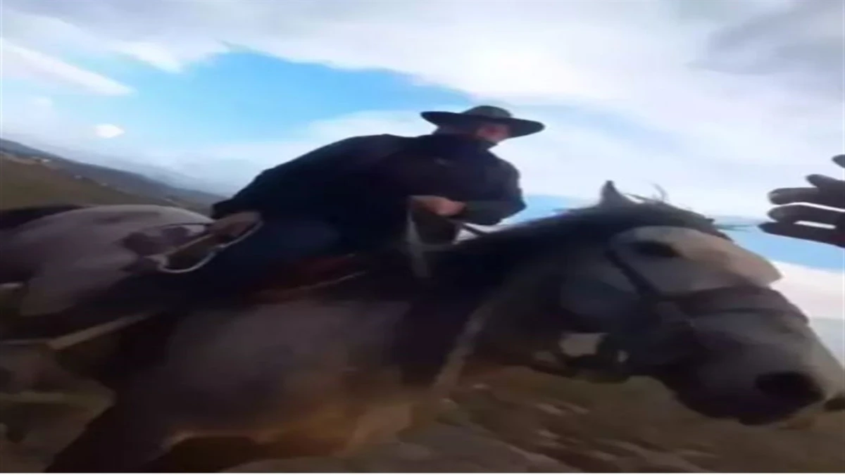 Yılkı atlarının fotoğrafını çeken turist aileden para talep eden zorbalar için savcıya ek iddianame izni verildi 