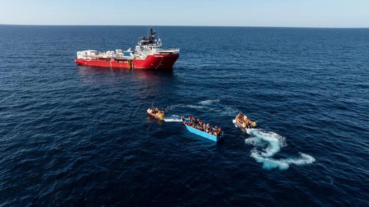 Yunanistan'da g&ouml;&ccedil;menleri taşıyan tekne battı: 1 &ouml;l&uuml;, 25 kayıp 