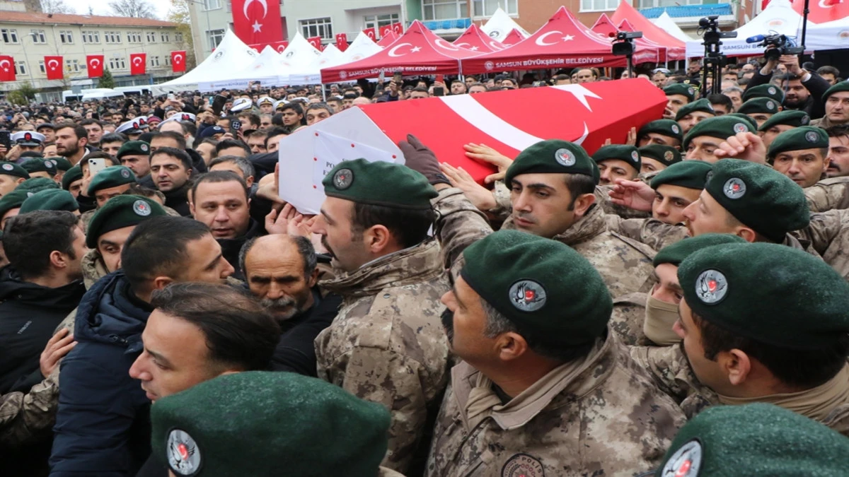 Yürek Dağlayan Veda: Kahraman Polis Emre Albayrak Dualarla Toprağa Verildi! 