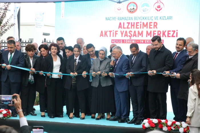 Bakan G&ouml;ktaş, Kayseri&rsquo;deki programına hava muhalefeti nedeniyle cep telefonuyla katıldı 